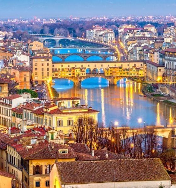Florença: turista pode levar multa de até 500 euros por sentar e comer nas ruas